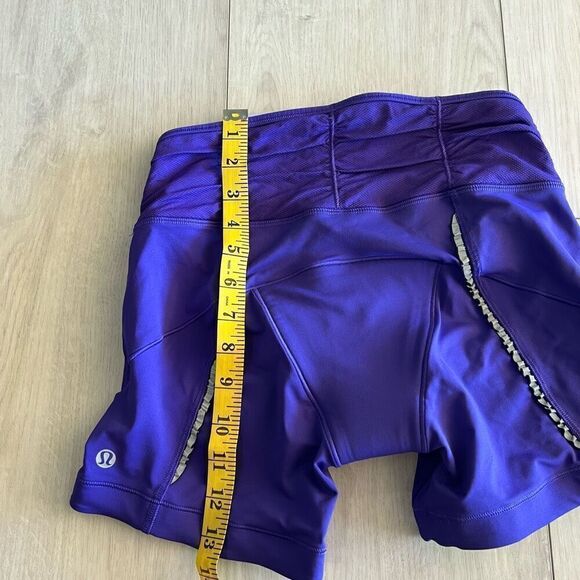 Lululemon Velo Vixen Short Bruised Berry / High Noon Dot Lilac / Black size 6 - Picture 3 of 12